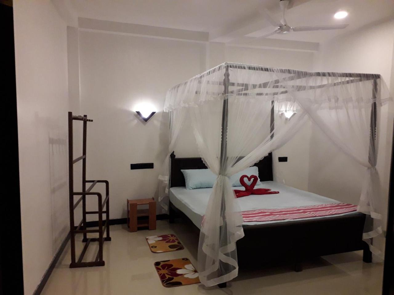 Bisandu Guesthouse Мирисса Экстерьер фото
